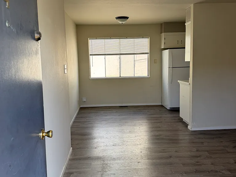 25 Lewis Ave #4 — Photo 2