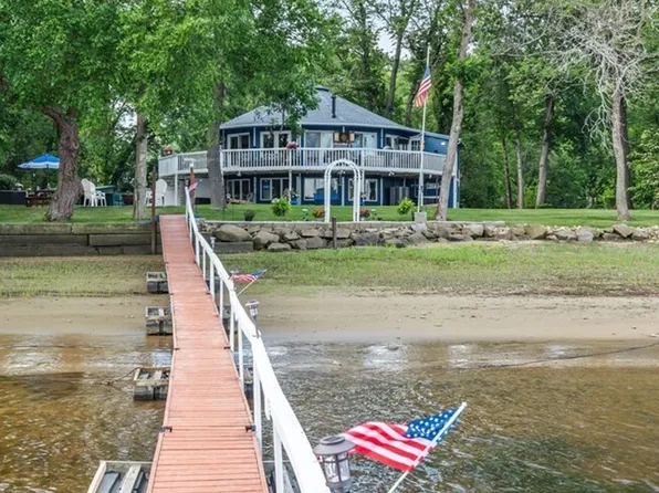 108 Pleasant Valley Rd, Amesbury, MA 01913