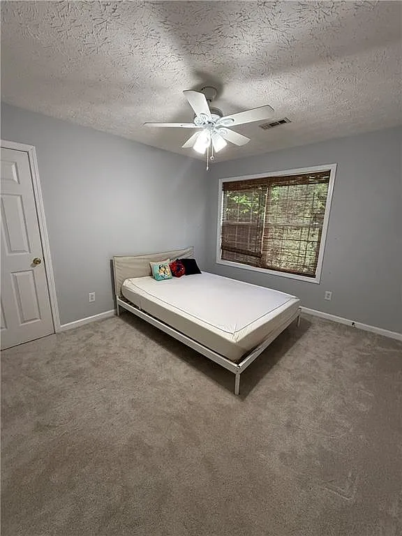 3 bed, 2.5 bath, 1773 sqft, $2,200 — Photo 2