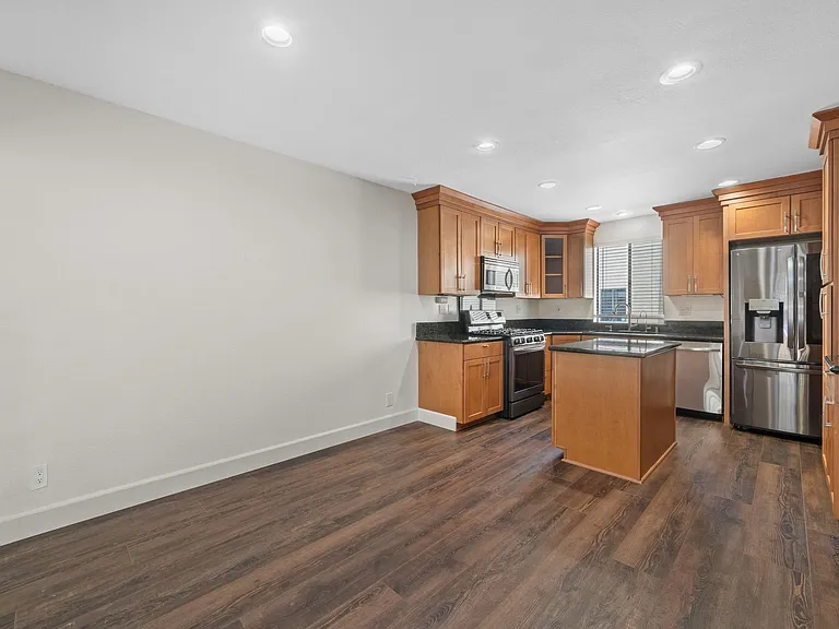 2520 Ruhland Ave #D — Photo 8