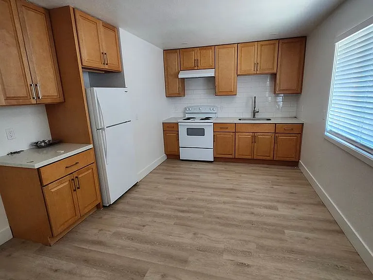2585 Kenton Ct. — Photo 5