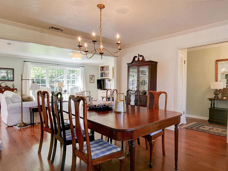 453 Ivy Cir — Photo 5