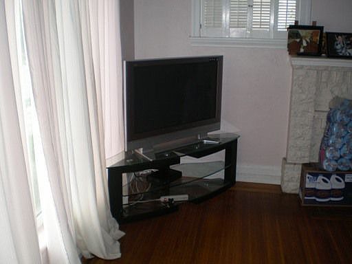 1324 67th St. Berkeley CA 94702 TV