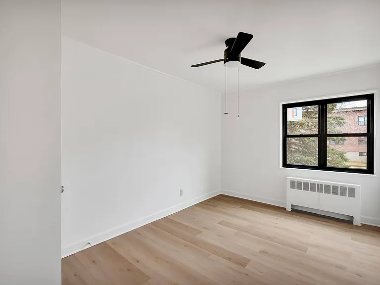 Tivoli Park Apartments — Photo 25