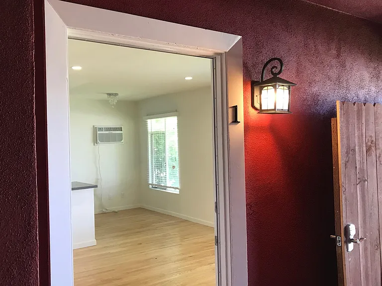 83 S Daisy Ave #1 — Photo 2