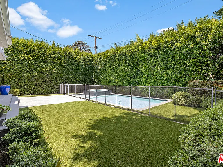 1147 Centinela Ave — Photo 3