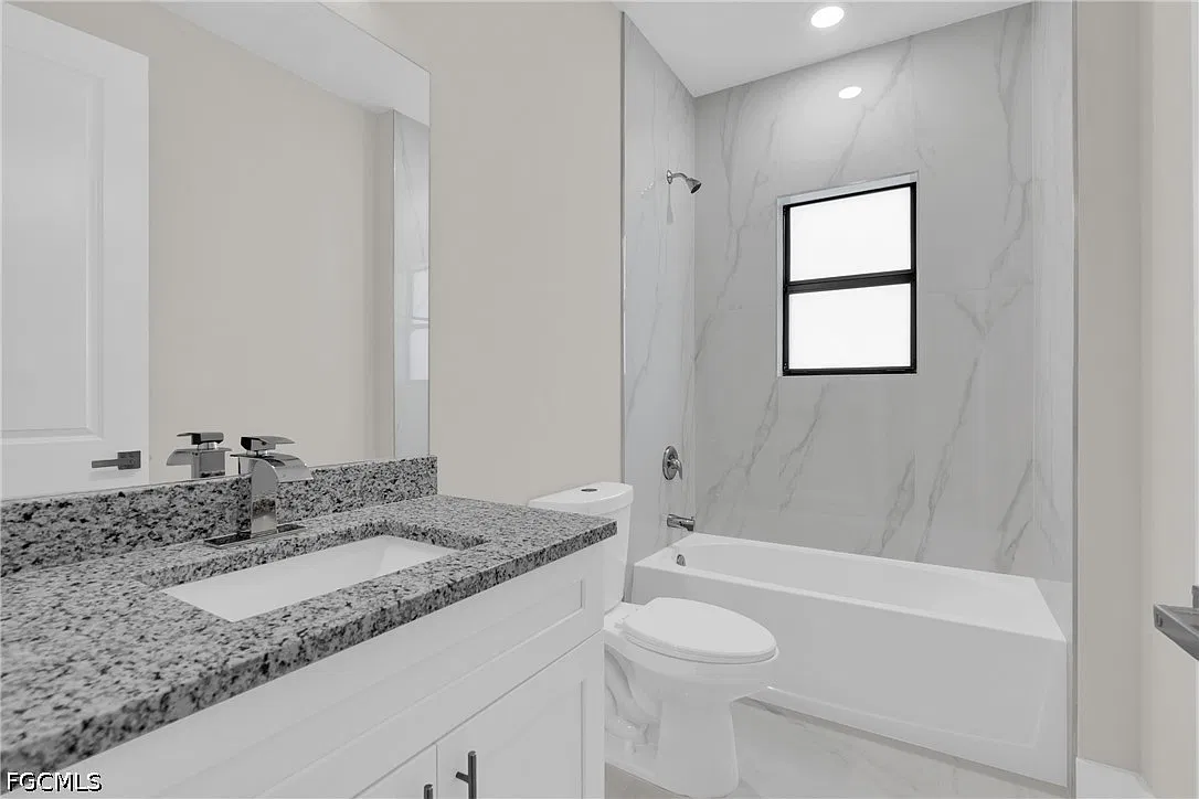 4 bed, 2.0 bath, 1698 sqft, $2,400 — Photo 3