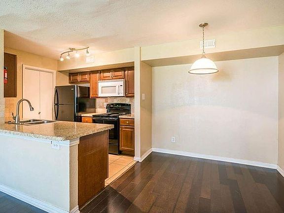4th image of 3900 Woodchase Dr APT 63