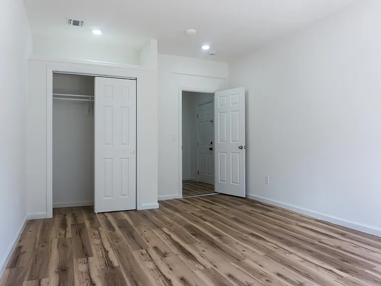 576 Newark Ave #1L — Photo 9
