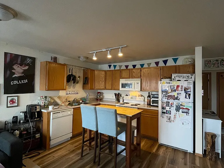 1225 W Kagy Blvd — Photo 2
