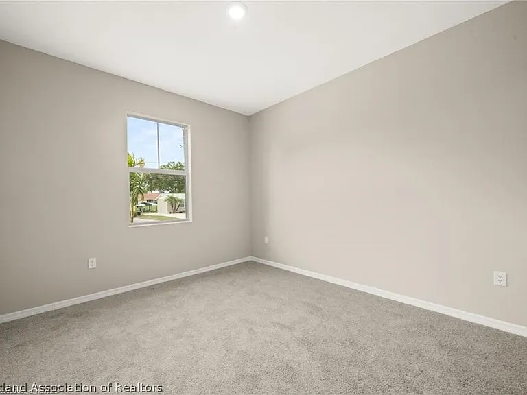 845 Peachtree Dr — Photo 16