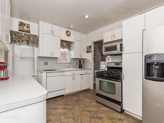 4th image of 40 Sylvia Ln