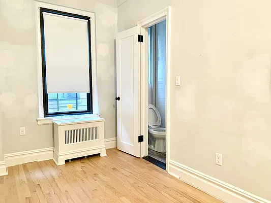 Rented by Arwell Realty | media 18