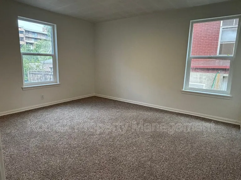 237 N N Ctr — Photo 9