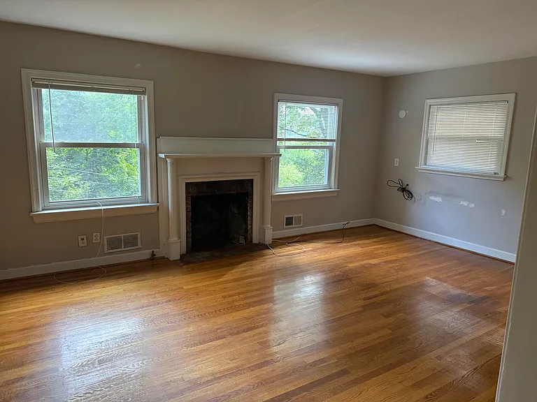 2239 Woodcliff Rd SE — Photo 2