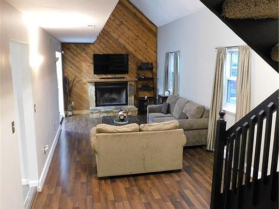 5th image of 941 Banyan Dr