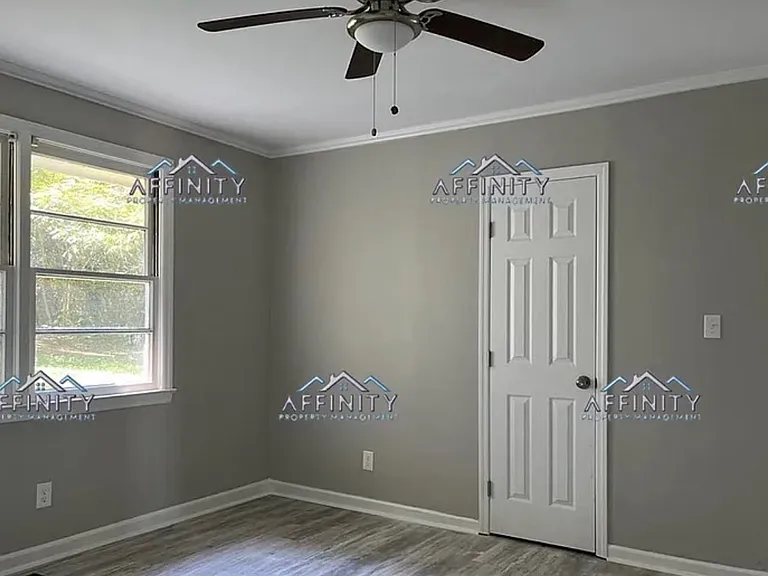 1154 N Beddingfield Dr — Photo 6