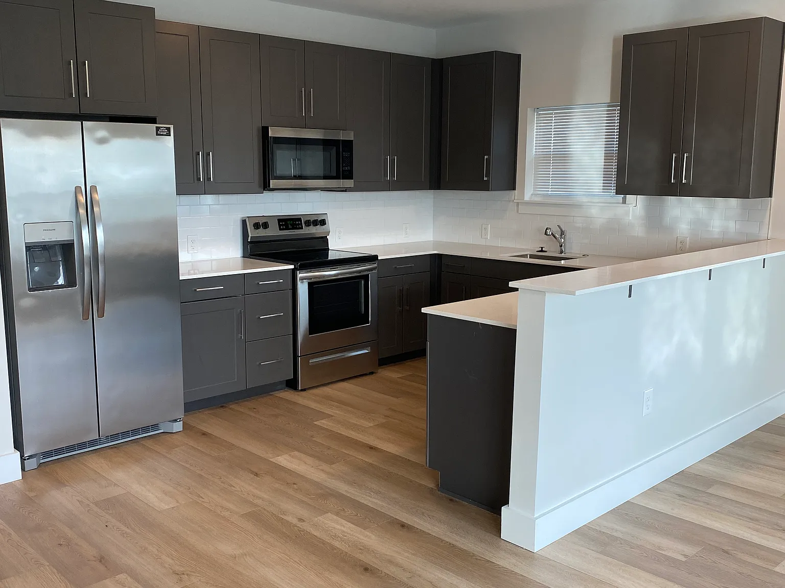 2 bed, 1050 sqft, $2,048 — Photo 2