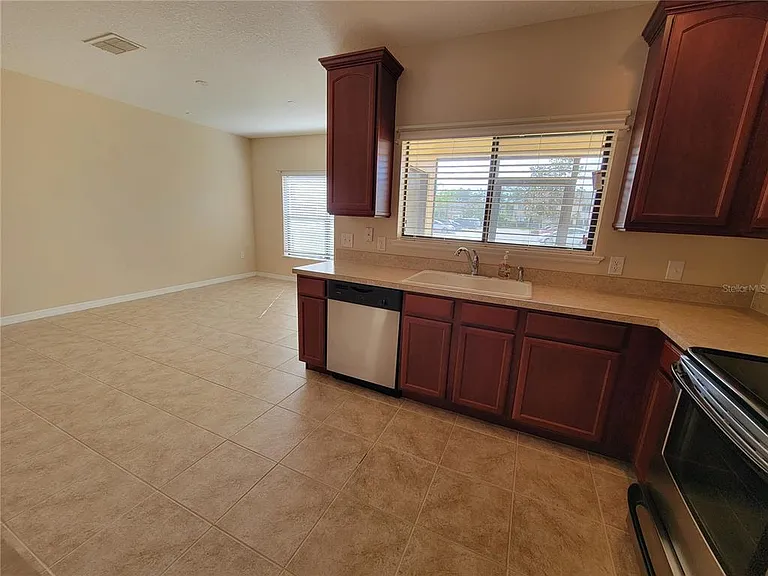 2223 Seven Oaks Dr — Photo 9