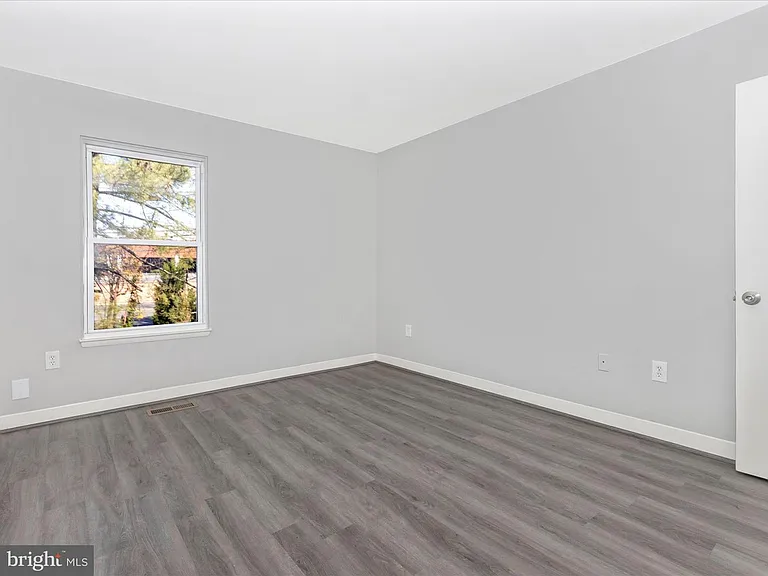 527 W Diamond Ave — Photo 12