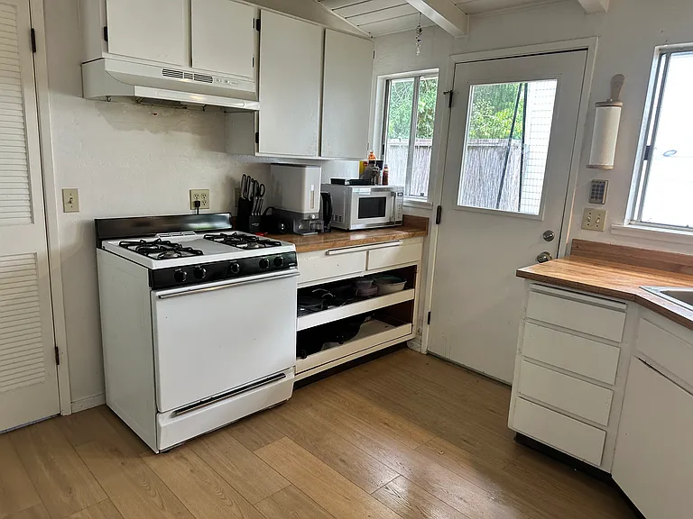 210 Decoe St — Photo 3