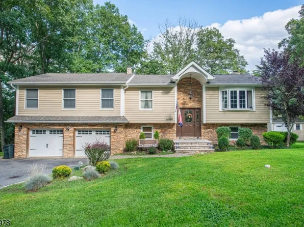208 Buena Vista Dr, Ringwood Boro, NJ 07456