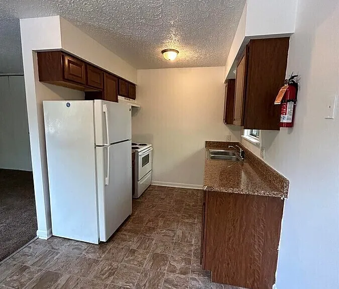 938 S Grove St #4 — Photo 5