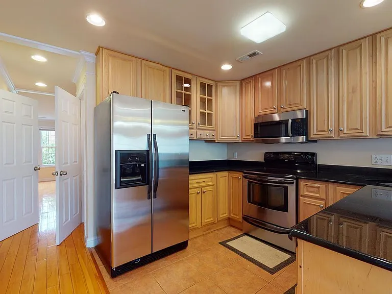 615 16th St NE — Photo 9