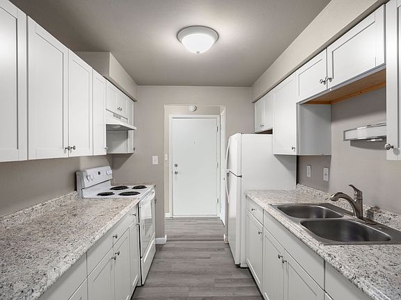 2nd image of 2025 Eastman Ave #5