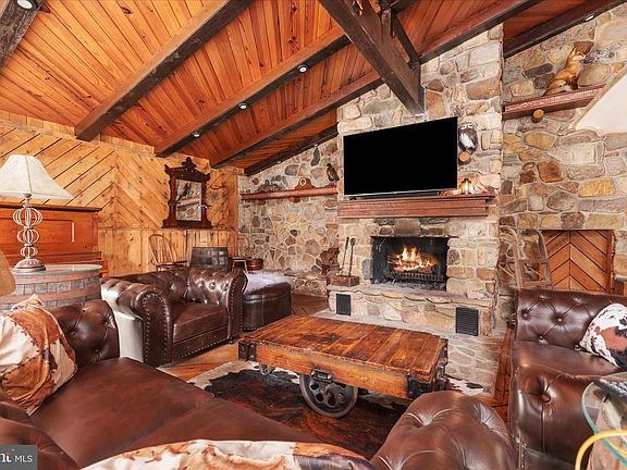 3rd image of 612 Paine Run Rd