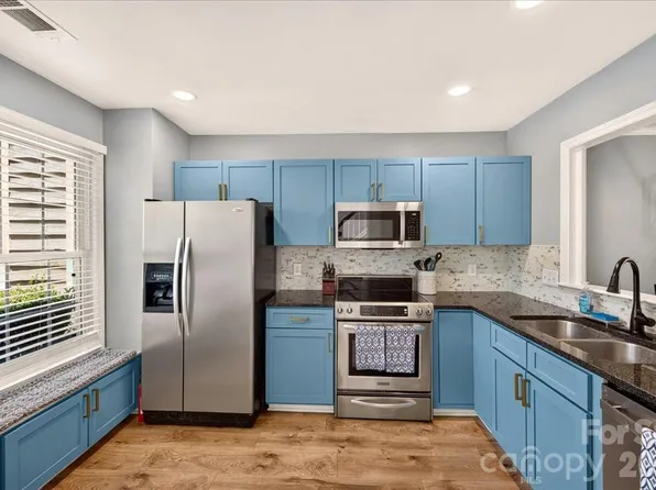8220 Legare Ct, Charlotte, NC 28210