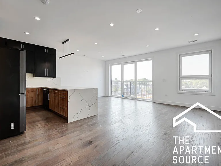 3010 W Belmont Ave #3 — Photo 3