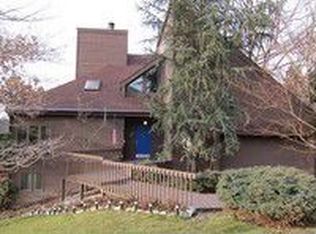 260 High Dr, Huntington, WV 25705