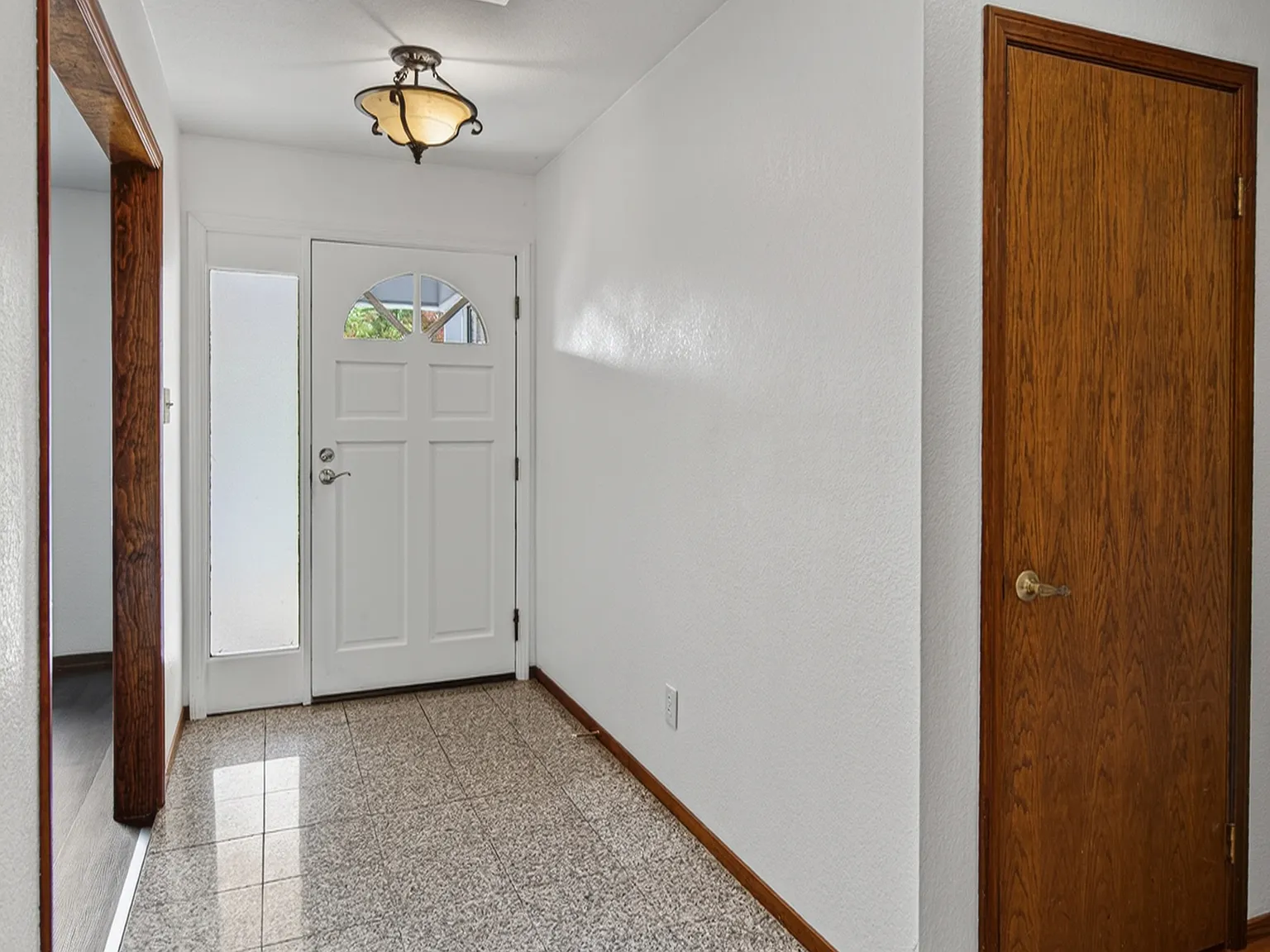 4 bed, 2115 sqft, $4,200 — Photo 4