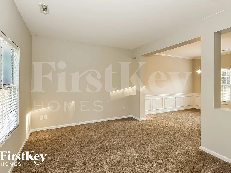 7660 Village Loop — Photo 3