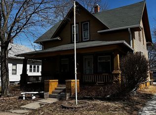 512 N 8th St, Chariton, IA 50049