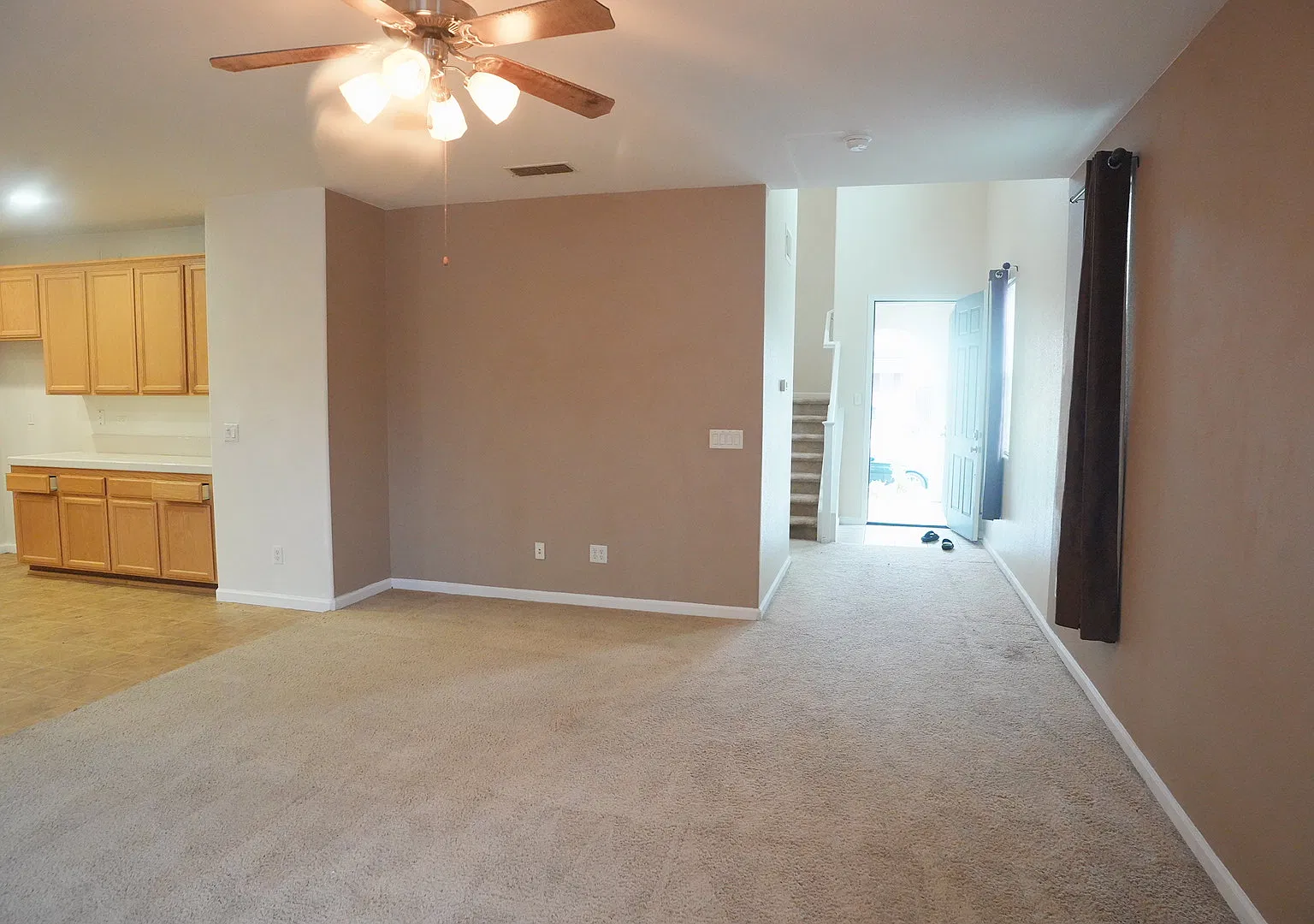 4 bed, 2.5 bath, 1885 sqft, $2,250 — Photo 4