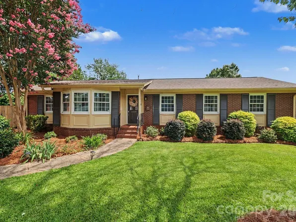 3330 Woodleaf Rd, Charlotte, NC 28205