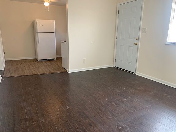 4th image of 144 Kelly Ave #2