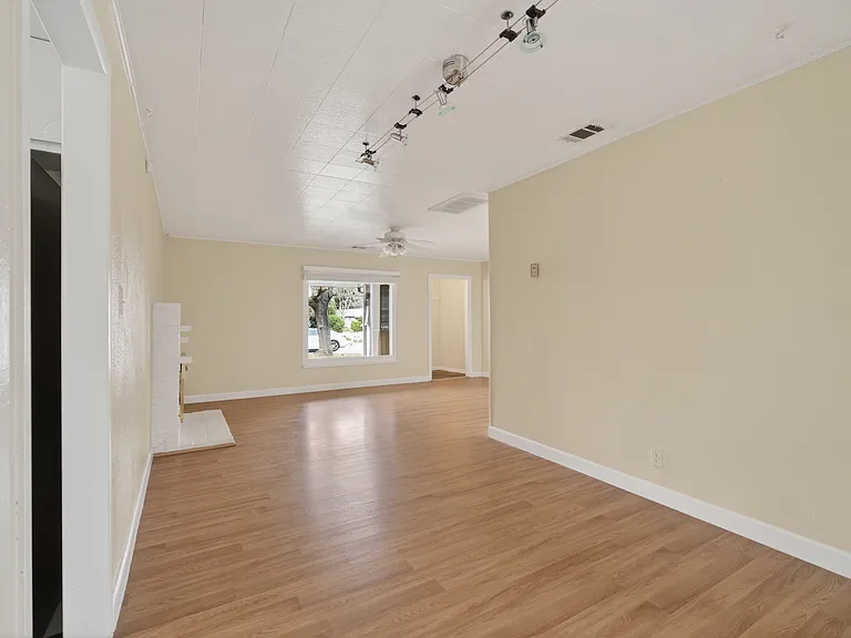 259 Gloria Dr — Photo 5