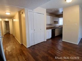 1075 Holli Springs Ln