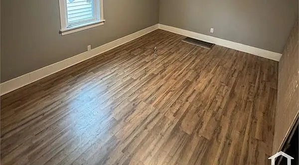 1723 Saint Louis Ave — Photo 5