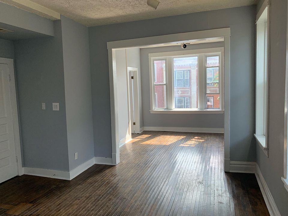 South-Facing Living Room, plenty of beautiful light!