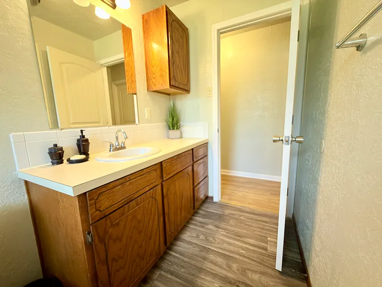 5810 NW Oak Ave — Photo 5