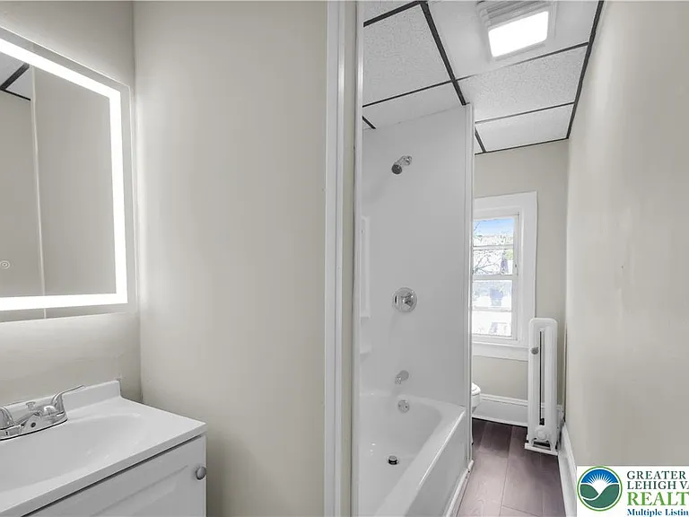265-267 E Bertsch St #5 — Photo 4