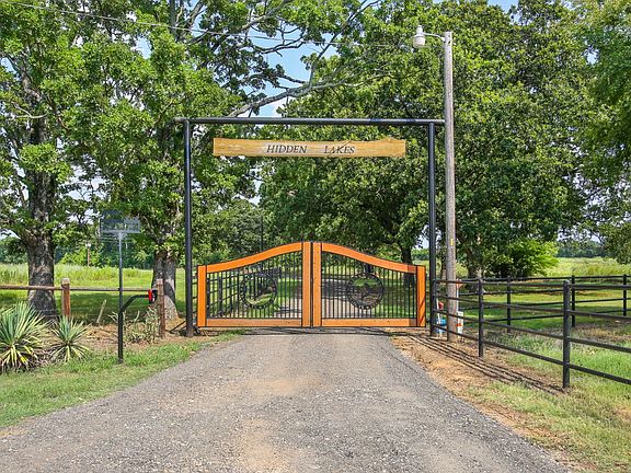 2nd image of 1609 County Road 1912