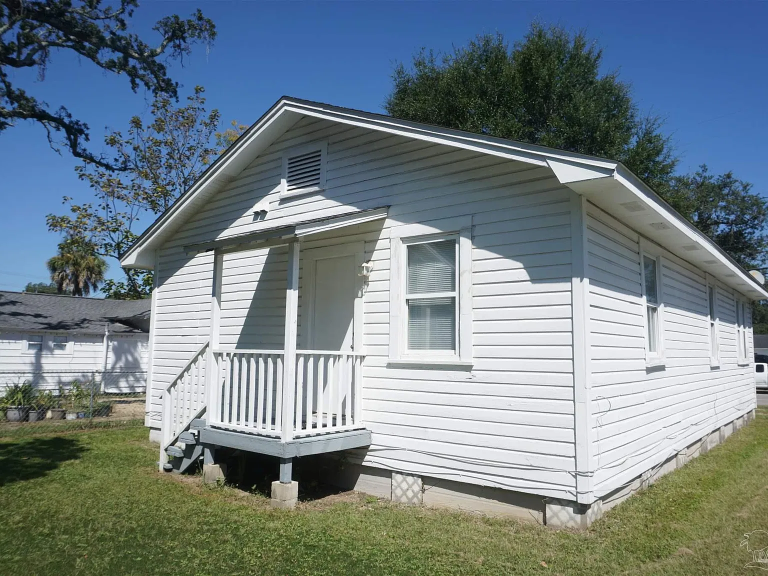 4 bed, 1.5 bath, 1025 sqft, $1,600 — Photo 2