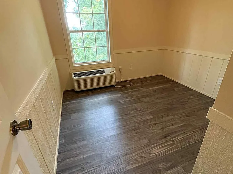529 E Main St — Photo 20