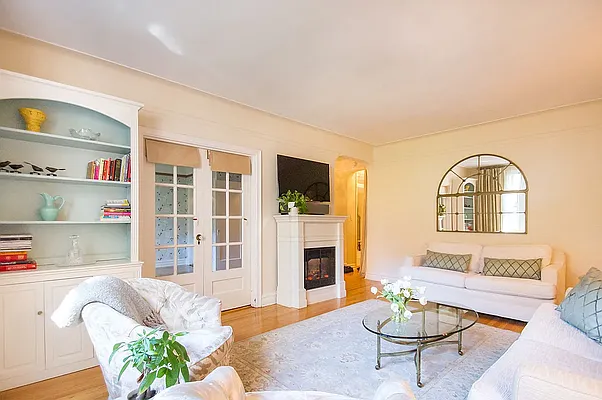 Rented by Rhona Realty | media 2