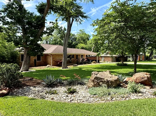 1035 Waterford Dr, Dallas, TX 75218